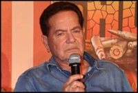 সালমান খানের বাবার পা দুই নৌকায়!