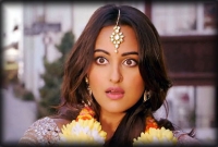 খ্যাতির বিড়ম্বনা কাকে বলে টের পেলেন সোনাক্ষী খ্যাতির বিড়ম্বনা কাকে বলে টের পেলেন সোনাক্ষী