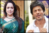 শাহরুখের পাশে দাঁড়ালেন বলিউডের ড্রীমগার্ল