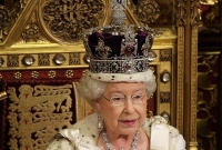 ব্রিটেনের রানীর বিরুদ্ধে চুরির অভিযোগে মামলা