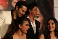 দিলওয়ালে দেখে মঞ্চেই উল্টে পড়লেন কাজল  দিলওয়ালে দেখে মঞ্চেই উল্টে পড়লেন কাজল