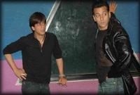 মাত্র এক মিনিটে শাহরুখকে টেক্কা দিলেন সালমান!