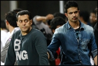 বডিগার্ডের ছেলেকে সিনেমায় আনছেন সালমান