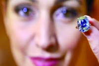 বাবা ৪ কোটি ৮০ লাখ ডলারের উপহার দিলেন মেয়েকে