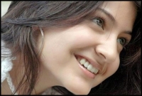 যে কারণে মিডিয়াকে এড়িয়ে যাচ্ছেন আনুশকা