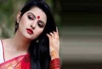 যাত্রা মঞ্চে হঠাৎ পরীমণি!