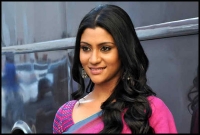 মায়ের পথেই হাঁটছেন মেয়ে