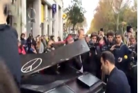  যে গান আঁকড়ে জেগে উঠছে ফ্রান্স