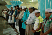 প্রথম কাতারে নামাজ আদায়ের ফজিলত