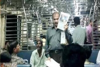 সকালে অধ্যাপনা, বিকেলে লোকাল ট্রেনে ভিক্ষা 