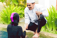 কি বলছে ইসলাম, নারী-পুরুষ মুসাফাহা করতে পারবে কি?