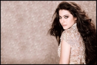 চোখ-ধাঁধানো রূপে দিলওয়ালের হাত ধরে ফিরছেন কাজল চোখ-ধাঁধানো রূপে দিলওয়ালের হাত ধরে ফিরছেন কাজল