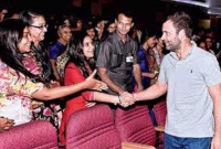 ছাত্রীদের জবাবে বেকুব রাহুল