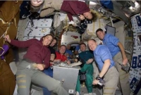  স্পেস স্টেশনে ডিনার পার্টি