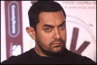 আগ্রায় নিষিদ্ধ আমির খানের ছবি!