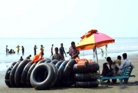 জীবন বাঁচাতে ওরা ১৭ জন!