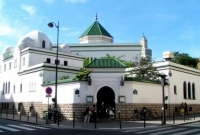 ফ্রান্সে বন্ধ করা হচ্ছে শতাধিক মসজিদ