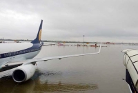 জানেন কি, বিমানগুলো পানির মধ্যে দাঁড়িয়ে আছে কেন?