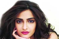 বন্ধুদের যে বার্তা দিলেন সোনম কাপুর