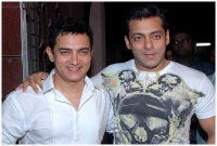 অামিরের সঙ্গে সালমানের লড়াই!