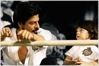 সিক্স প্যাক বানাতে চায় কে এই জুনিয়র শাহরুখ?