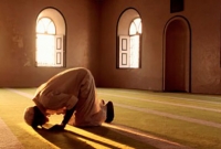 ঈমানদার ব্যক্তি কখনো নামাজ থেকে দূরে থাকে না