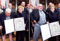 মঞ্চে প্যান্ট খুলে গিয়ে বিপত্তি