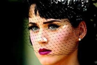 বিশ্বের শীর্ষ ধনী গায়িকার মুকুট পরলেন যিনি