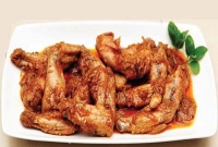 ৩২ লাখ টাকার চিকেন উইংস চুরি করে বেকায়দায় পিতা-পুত্র  