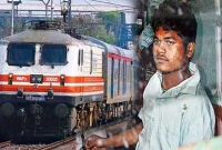 আজ ট্রেন চালিয়েই ছাড়ব,  স্টেশনে ‘পাগলা’র লঙ্কাকাণ্ড 