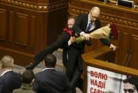  প্রধানমন্ত্রীকে আছাড় মারতে এমপির কৌশল!