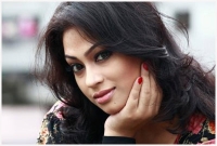 পপির সঙ্কট নায়ক!