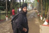 কাঁটাতারে আটকে গেল প্রেম