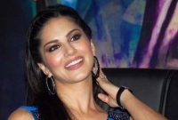 সানি লিওনের প্রথম খোলামেলা ছবি দেখে যা বলেছিলেন তার মা