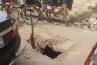 আজও খোলা ঢাকার ঢাকনা