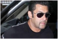 বলিউডে ছবি প্রতি কোন নায়ক পাচ্ছেন কত?