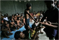 অনেক বাংলাদেশি বিভিন্ন দেশের আশ্রয় শিবিরে