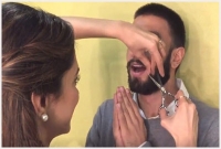 রণবীরের খানদানি গোঁফ কেটে ফেললেন দীপিকা!