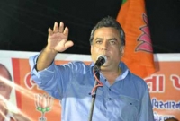 শাহরুখের ছবি দেখতে অন্যকে বাধা দেবেন না : বিজেপি সাংসদ