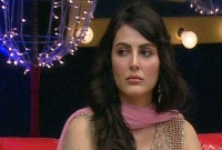 সালমানের ড্রইংরুমে কে এই সুন্দরী?