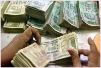 বিছানার নিচেই ৬০ লাখ!