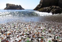 কাচের সমুদ্র সৈকত!