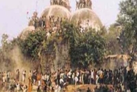 রহস্যেঘেরা কবরস্থানে লাশের গলায় লোহার বেড়ি!