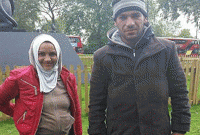 বিস্ময়কর ঘটনা, বিমানে করে দম্পতির ভিক্ষা