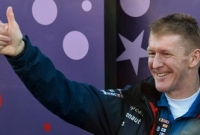 মহাকাশ থেকে স্ত্রীকে ফোন, কিন্তু চলে গেল রং নাম্বারে