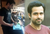 ডিমের ওমলেট বানিয়েই খবরের শিরোনাম!