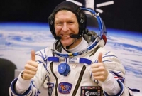 মহাকাশ থেকে রং নম্বরে মহিলার কাছে ফোন