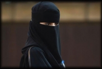 আইএসের জন্য অর্থ তুলেতে গিয়ে আটক পাক নারী