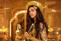 ‘দিলওয়ালে’র গেরুয়া নয়, শীর্ষে ‘দিওয়ানি মাস্তানি’