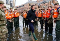 বন্যাদুর্গত এলাকা ঘুরে দেখলেন ক্যামেরন